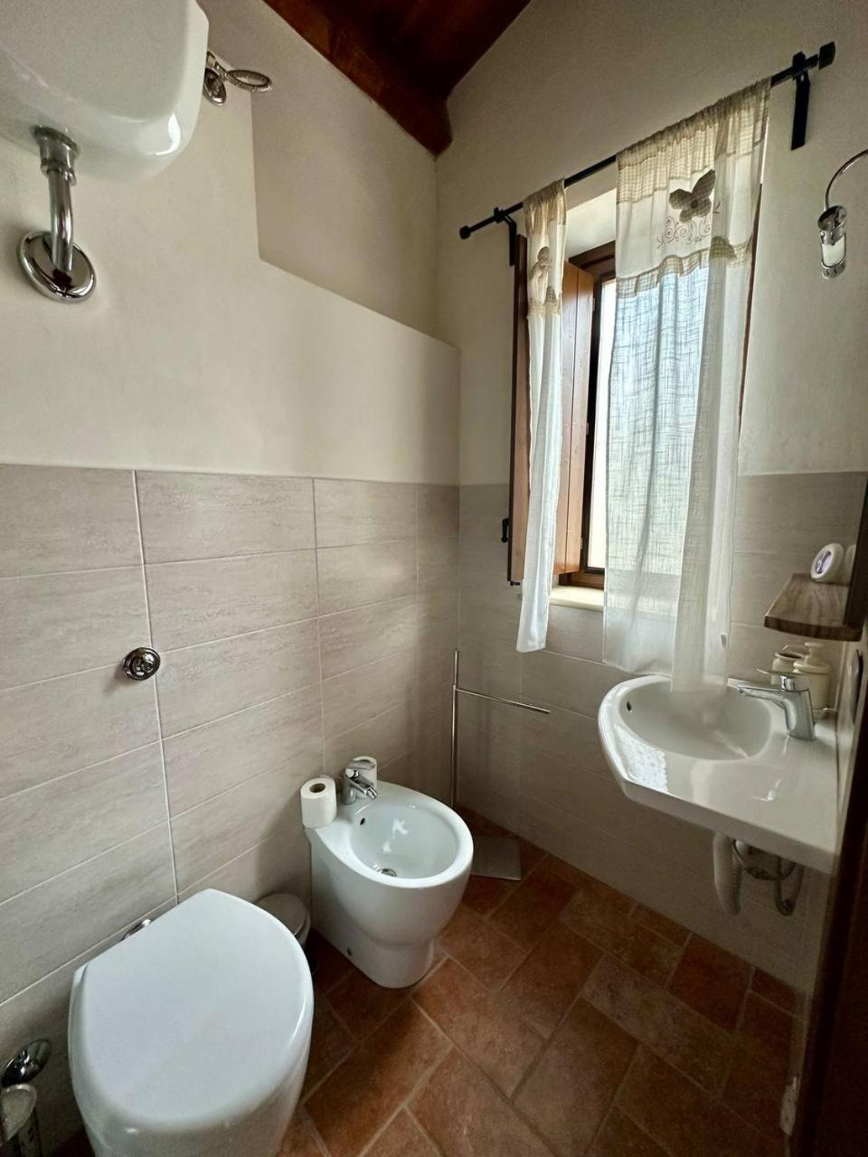 Roba Albanisi Hotel Aragona Ngoại thất bức ảnh